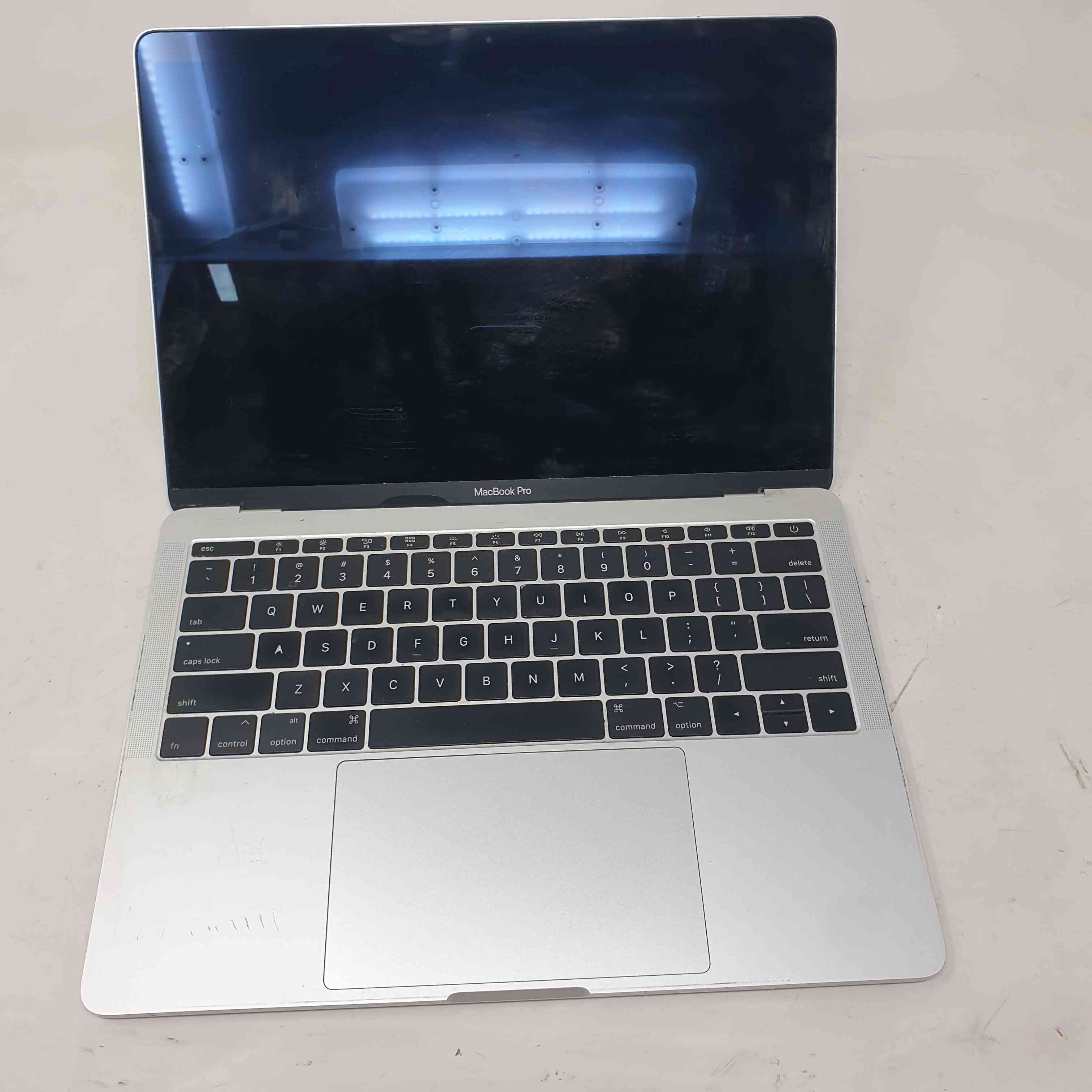 Macbook Pro Retina 13 2017 2017 Dual-Core Intel Core i5 2.3 GHz RAM 8GB SSD 128GB GRADO D