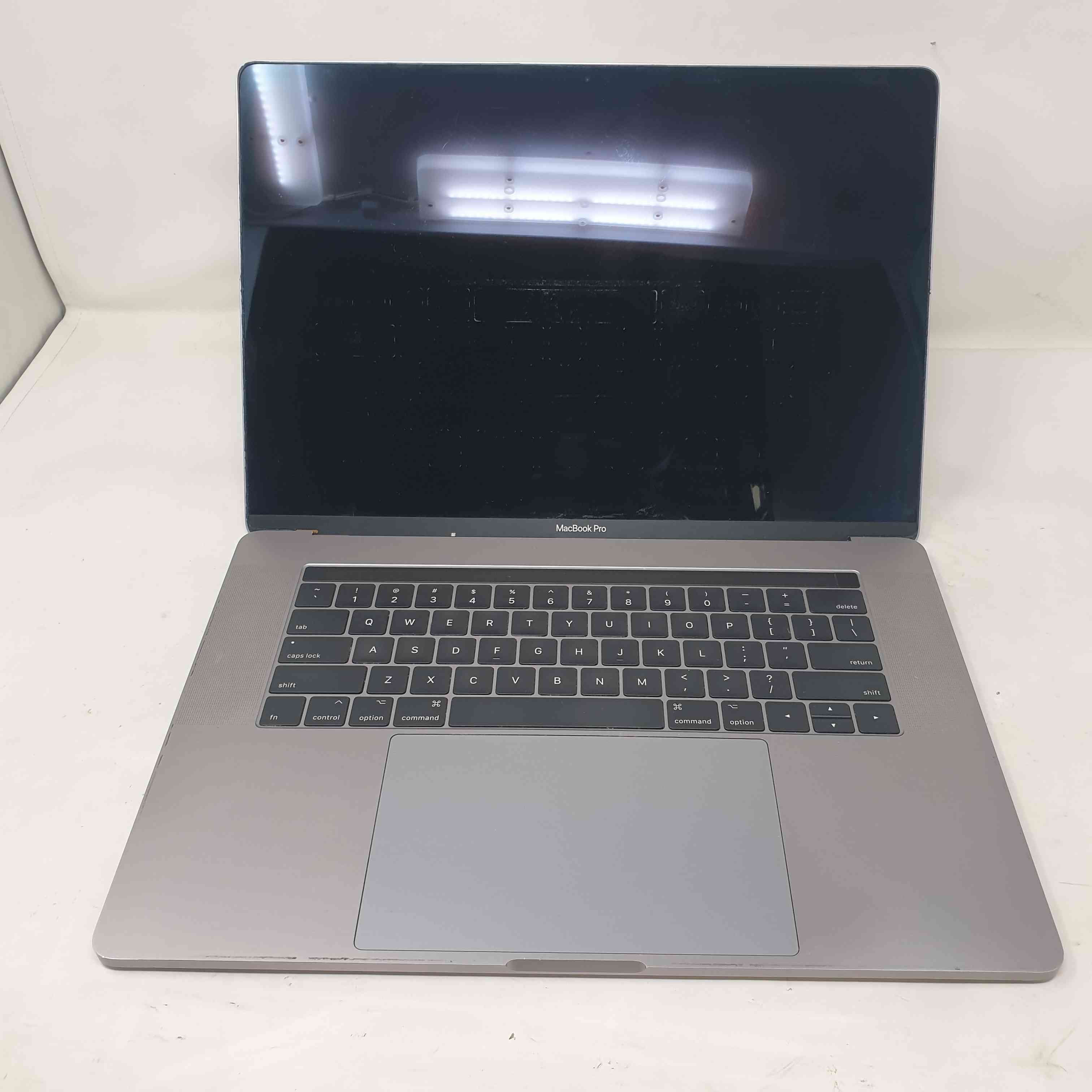 Macbook Pro Retina 15 2017 2017 Quad-Core Intel Core i7 2,8 GHz RAM 16GB SSD 256GB GRADO D