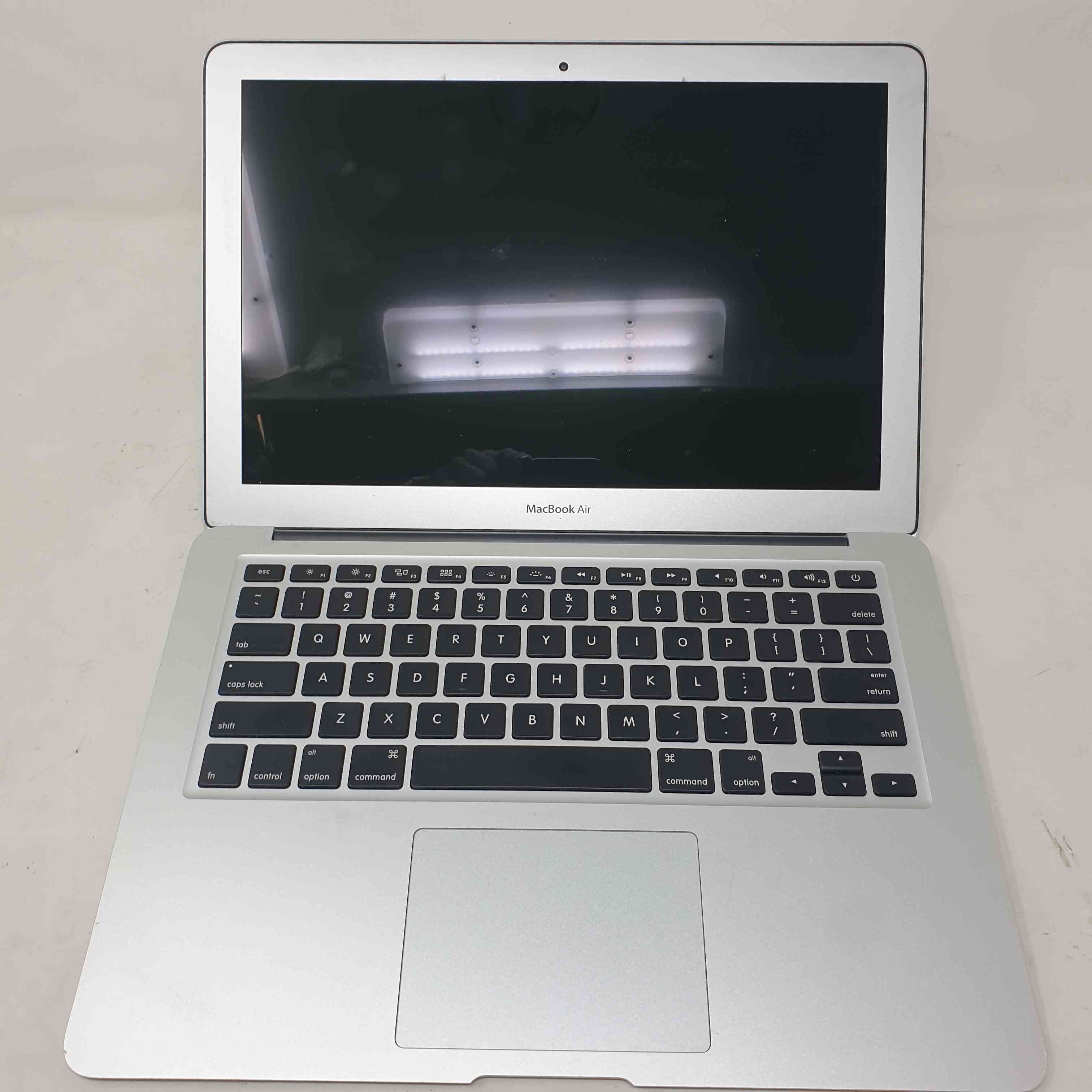 Macbook Air 13 2017 2017 Dual-Core Intel Core i7 2,2 GHz RAM 8GB SSD 128GB GRADO D