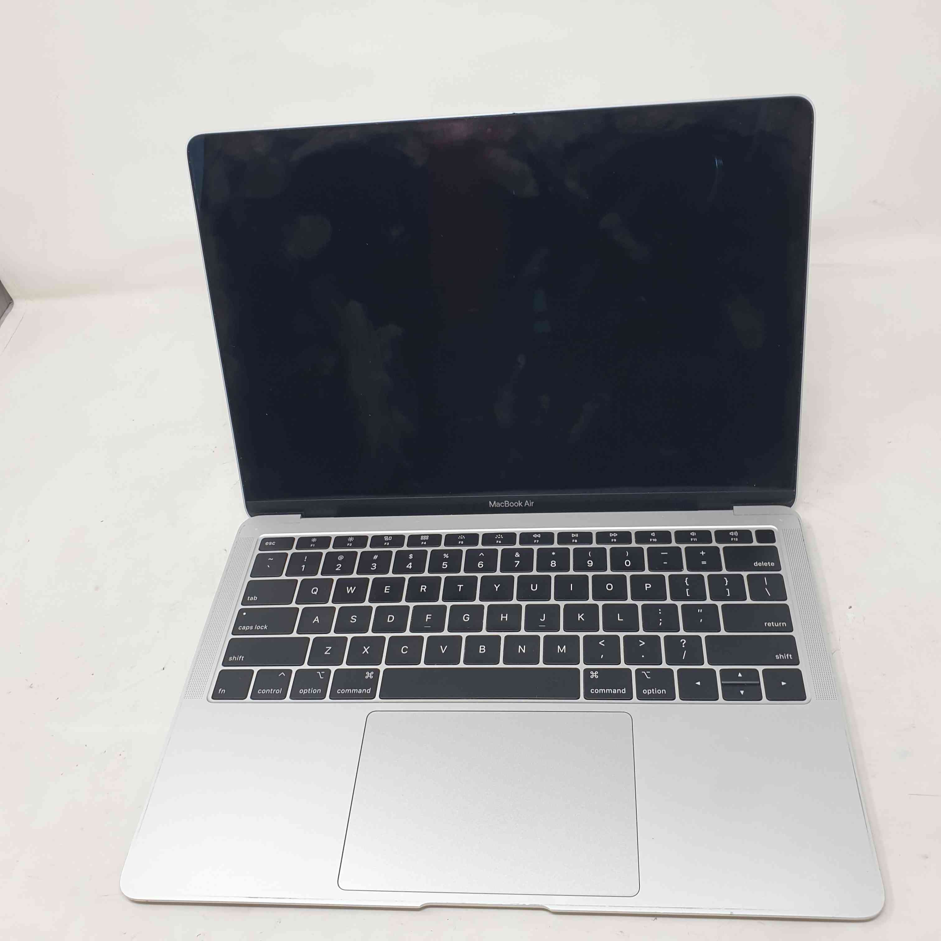 Macbook Air Retina 13 2019 2019 Dual-Core Intel Core i5 1.6 GHz RAM 8GB SSD 250GB GRADO D